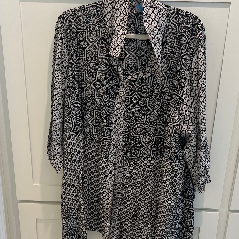 LOGO Black and White Geometric Button Down Shirt